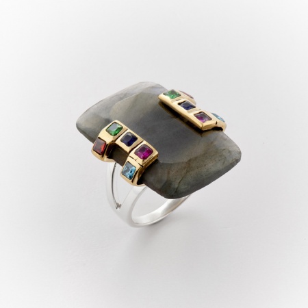 Bague en argent et laiton decoree d\'une grande labradorite rectangle